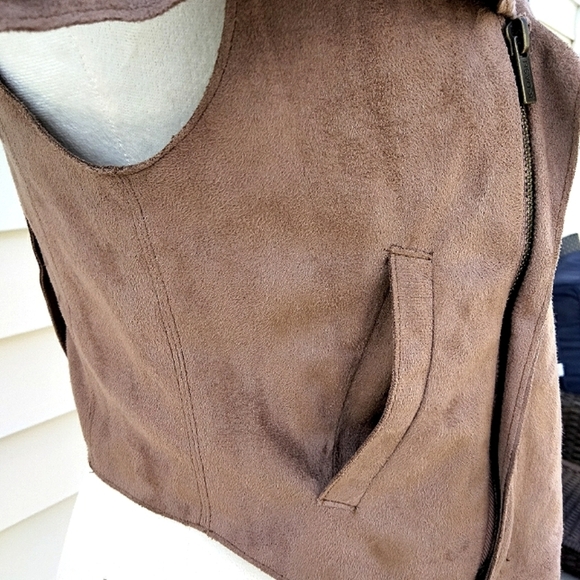 K Dash By Kardashian Brown Asymmetrical Suede Zip Up Vest Sz XXS - Picture 4 of 8